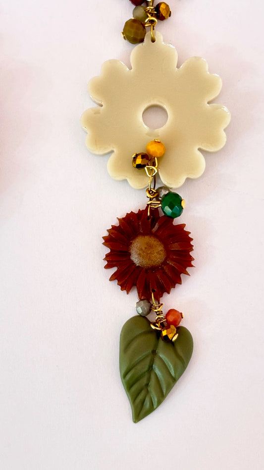 Collar de resinas con flores C-34-12