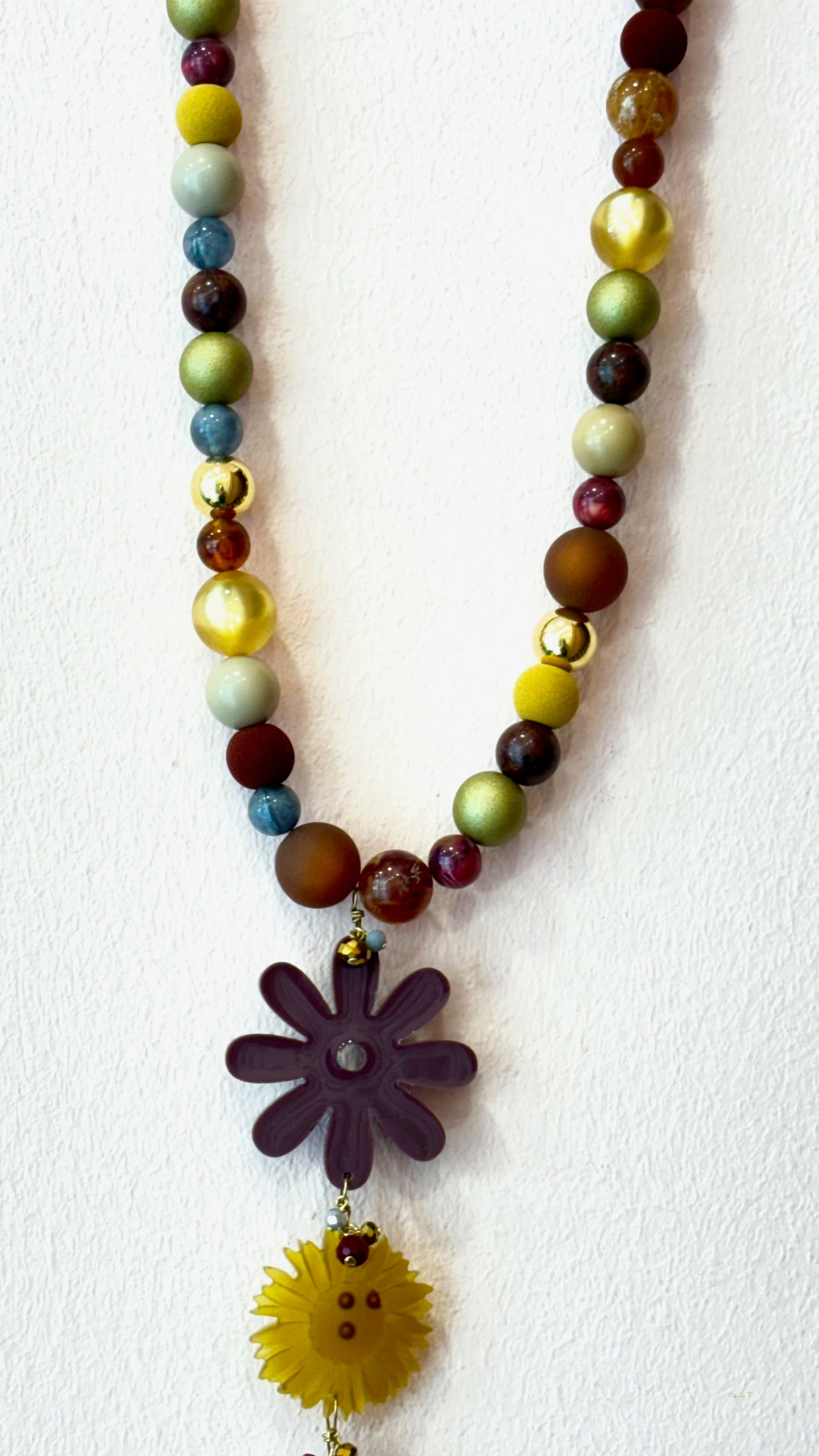 Collar grande con flores -C-34-14