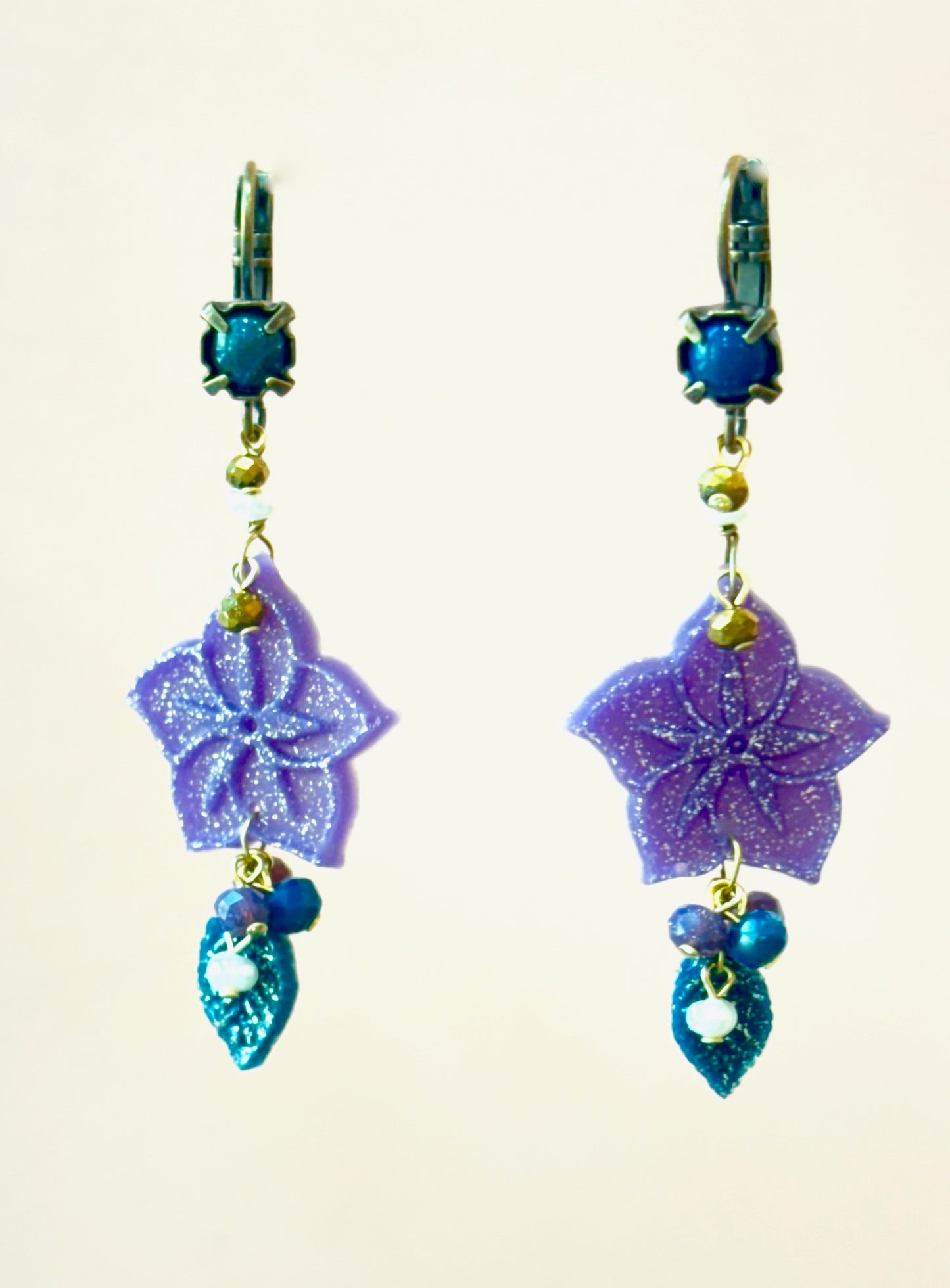 Pendientes flor lila y hoja azul P-34-173-G