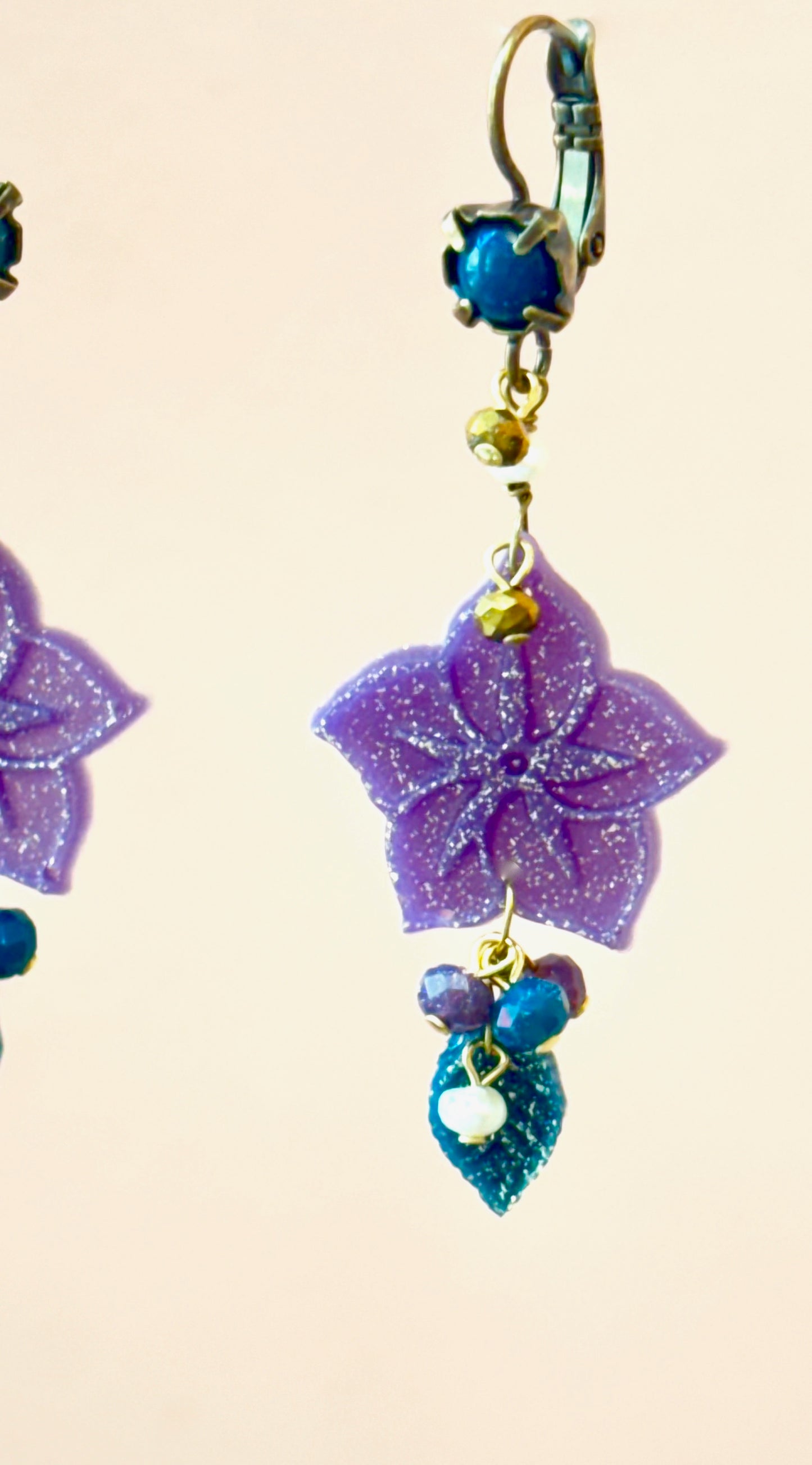 Pendientes flor lila y hoja azul P-34-173-G