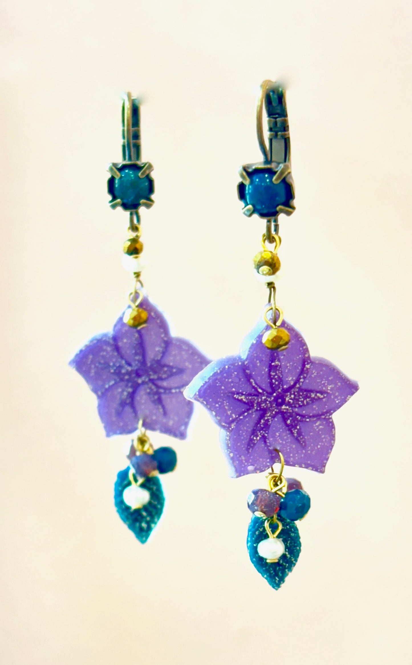 Pendientes flor lila y hoja azul P-34-173-G