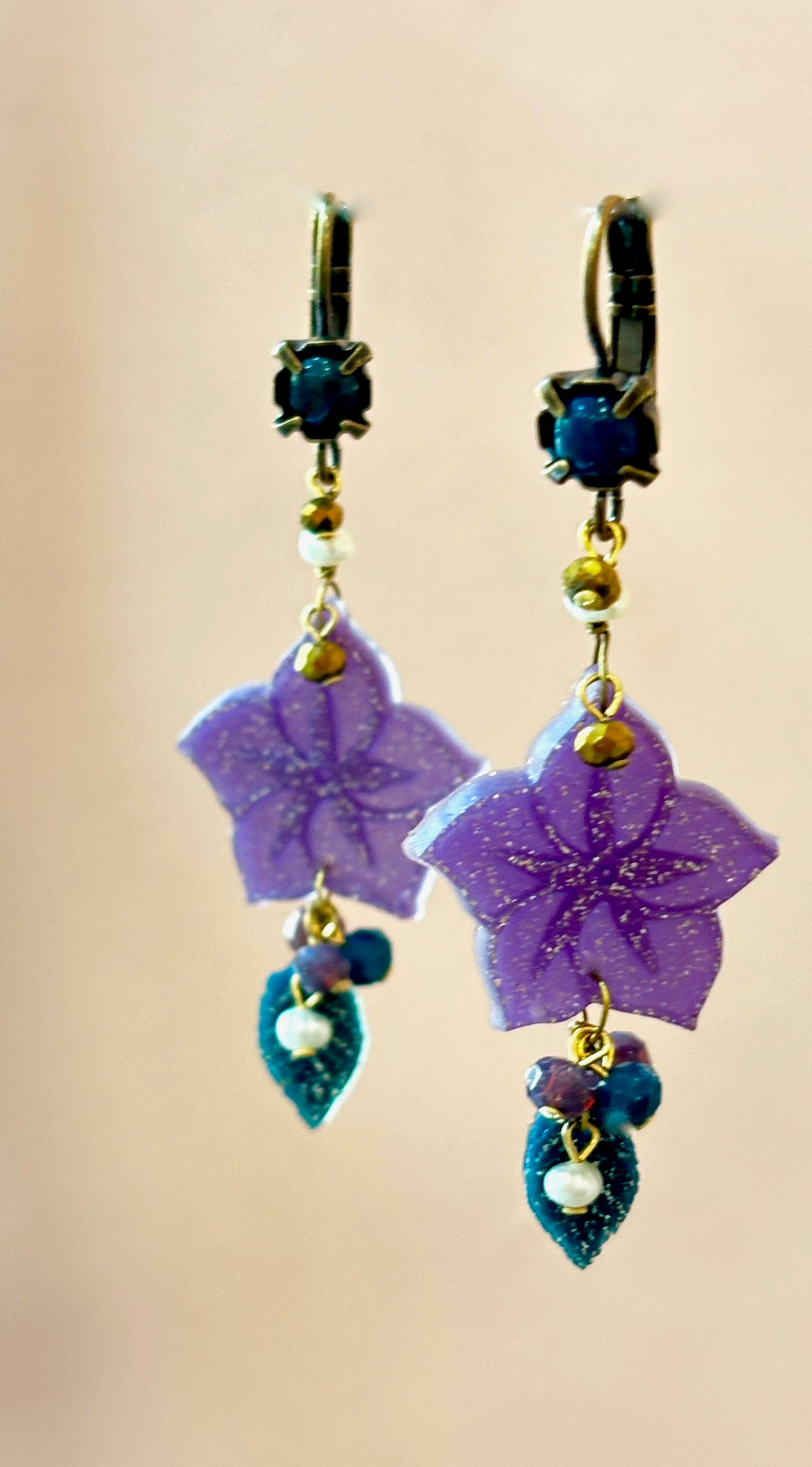 Pendientes flor lila y hoja azul P-34-173-G