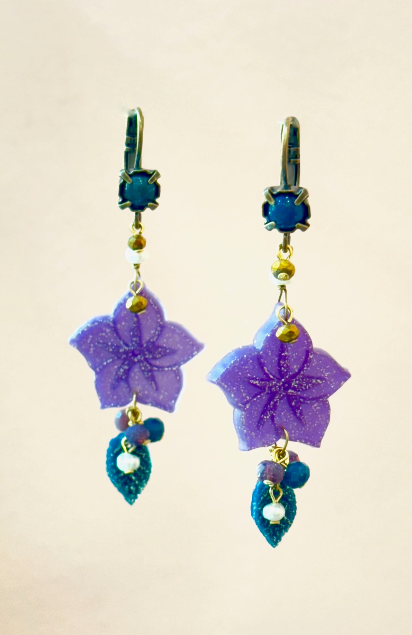 Pendientes flor lila y hoja azul P-34-173-G