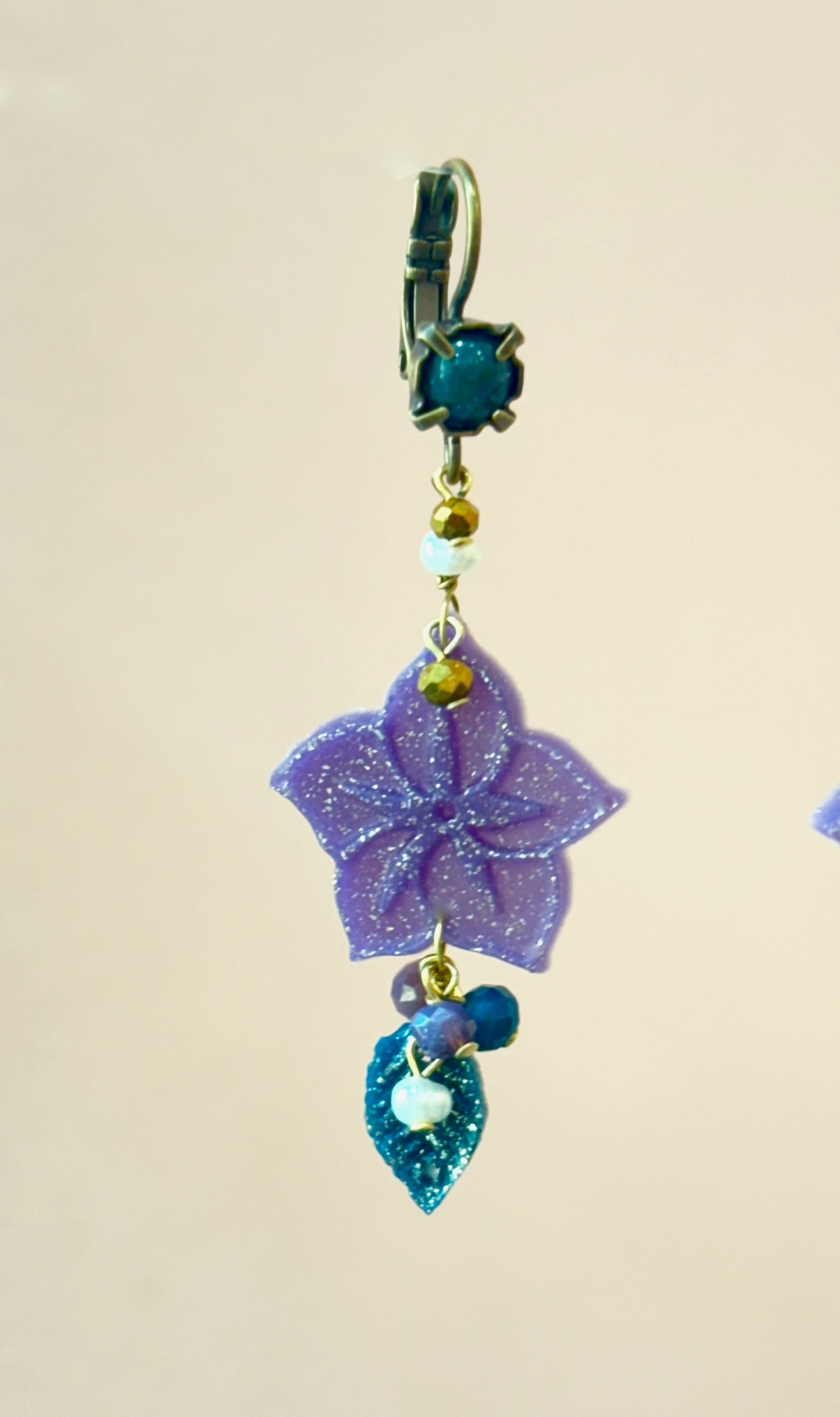 Pendientes flor lila y hoja azul P-34-173-G