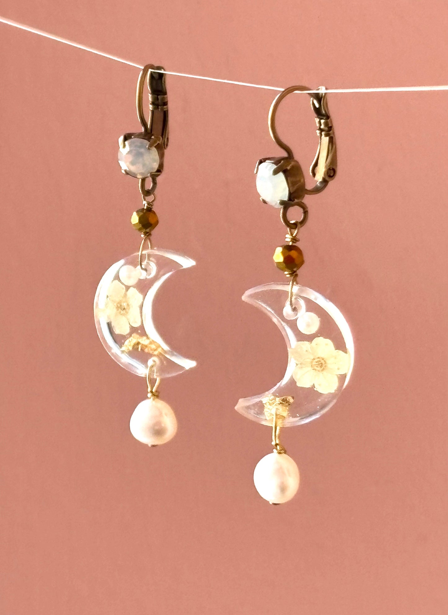 Pendientes luna transparente con flor y perlita encapsuladas-P-34-60-G